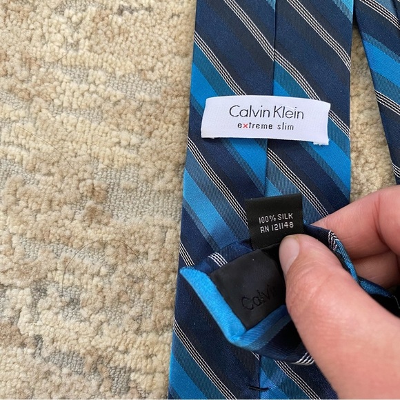 Calvin Klein Blue Striped 100% Silk Neck Tie Extreme Slim - Picture 3 of 3